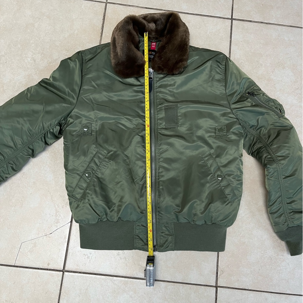 Alpha Industries B-15 SLIM FIT Bomber jacket. EXCELLENT CONDITION 1/2 PRUCE!!